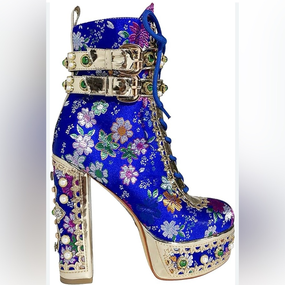 Pre-owned AZALEA WANG HEART TELLIN ME TO STOP CHUNKY BOOTIE IN BLUE
Size 10